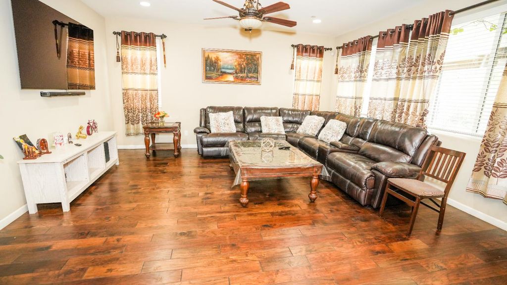 Image 7 of property listing at 5922 E Fancher Creek Dr, Fresno, CA 93727