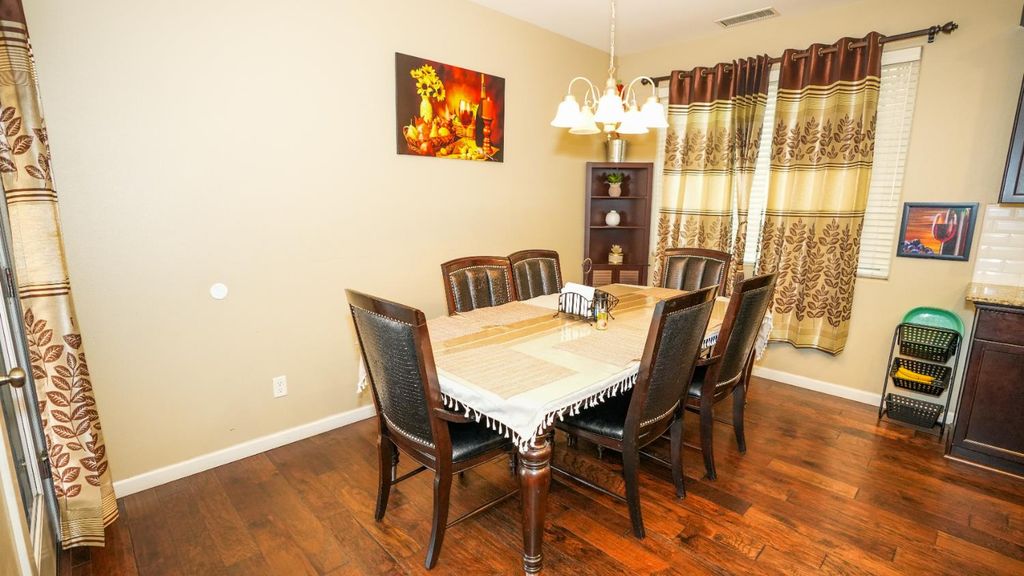 Image 8 of property listing at 5922 E Fancher Creek Dr, Fresno, CA 93727