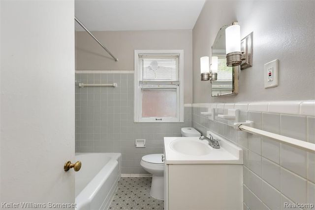 17697 Olympia, Redford, MI 48240