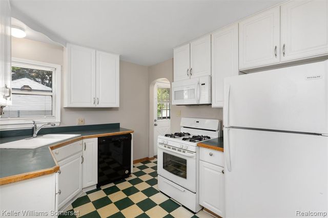 17697 Olympia, Redford, MI 48240