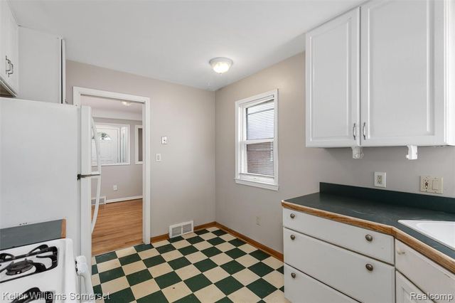 17697 Olympia, Redford, MI 48240