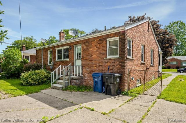 17697 Olympia, Redford, MI 48240