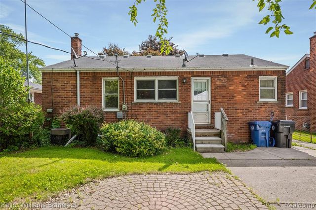 17697 Olympia, Redford, MI 48240