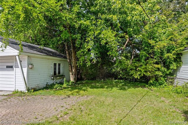 17697 Olympia, Redford, MI 48240