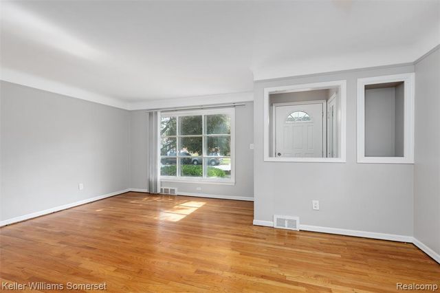 17697 Olympia, Redford, MI 48240