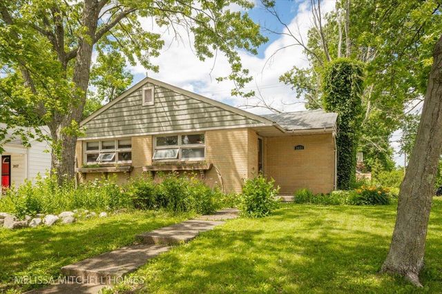 2631 Richards Drive Se, East Grand Rapids, MI 49506