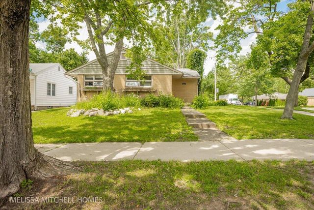 2631 Richards Drive Se, East Grand Rapids, MI 49506