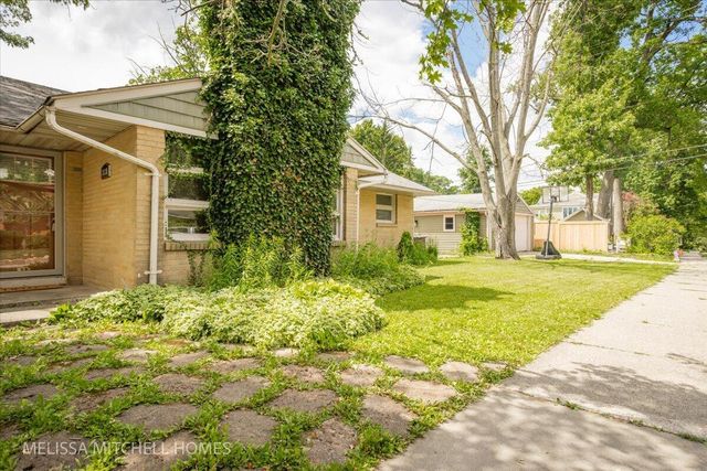 2631 Richards Drive Se, East Grand Rapids, MI 49506