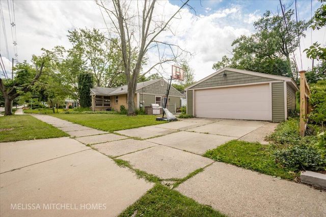 2631 Richards Drive Se, East Grand Rapids, MI 49506