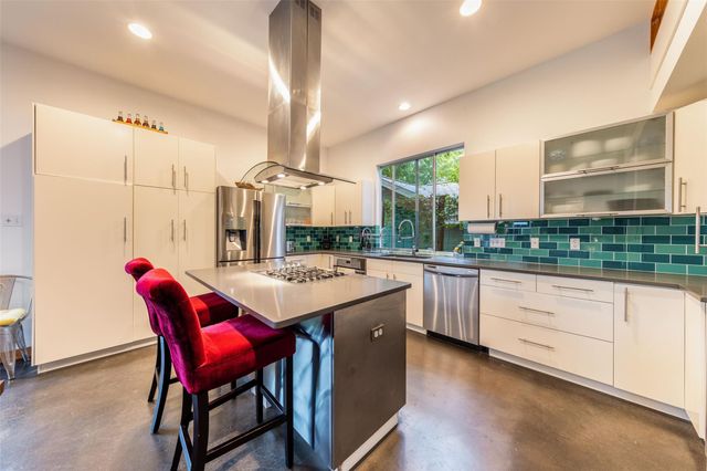 1902 Alegria RD B, Austin, TX 78757