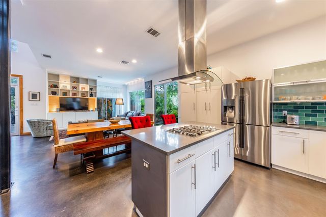 1902 Alegria RD B, Austin, TX 78757