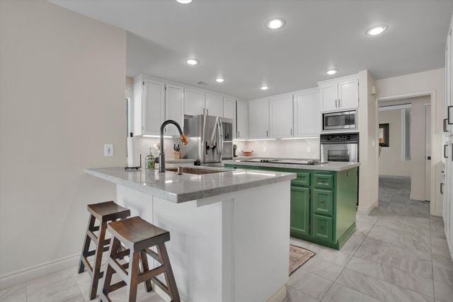 3342 Cove Cir, Stockton, CA 95204