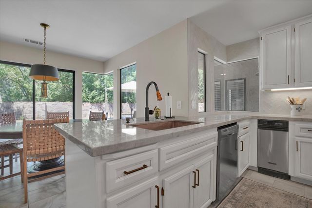 3342 Cove Cir, Stockton, CA 95204