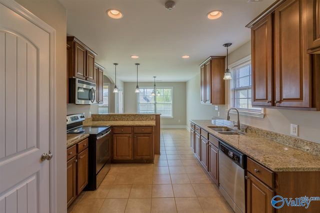 6812 Wintercrest Way, Owens Cross Roads, AL 35763