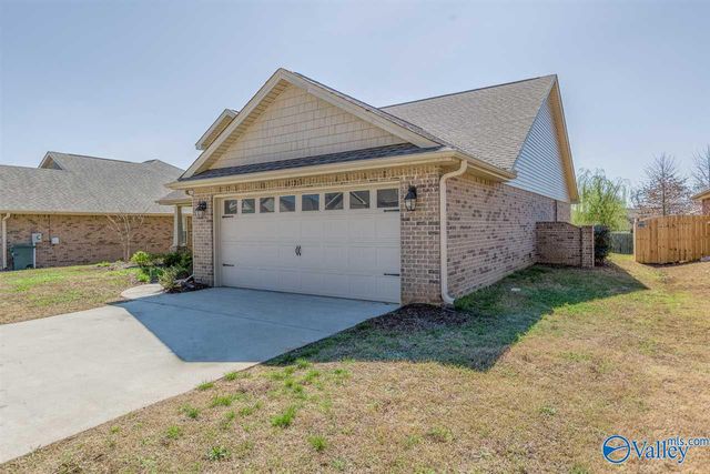 6812 Wintercrest Way, Owens Cross Roads, AL 35763