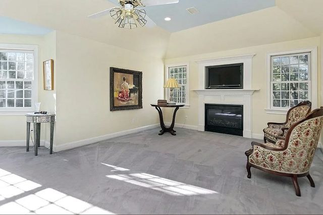 28 Meachen Lane, Sudbury, MA 01776