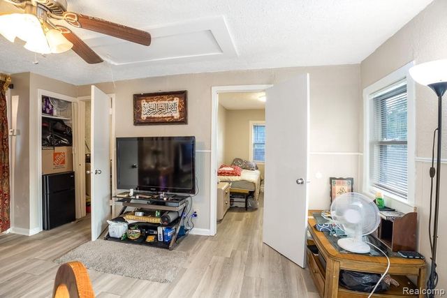 6426 Artesian Street, Detroit, MI 48228