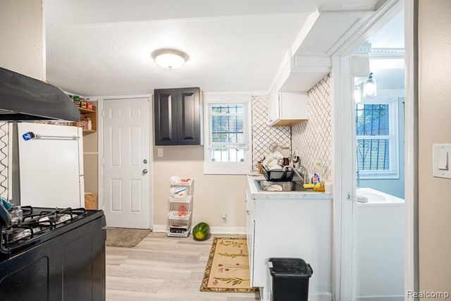 6426 Artesian Street, Detroit, MI 48228