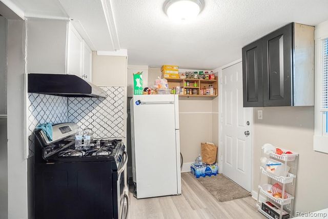 6426 Artesian Street, Detroit, MI 48228