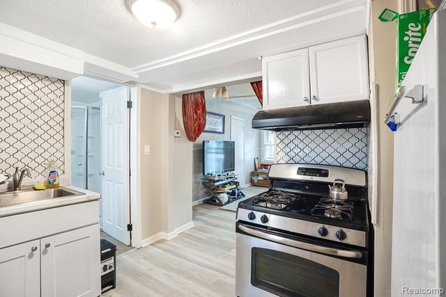 6426 Artesian Street, Detroit, MI 48228