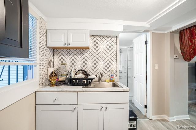 6426 Artesian Street, Detroit, MI 48228