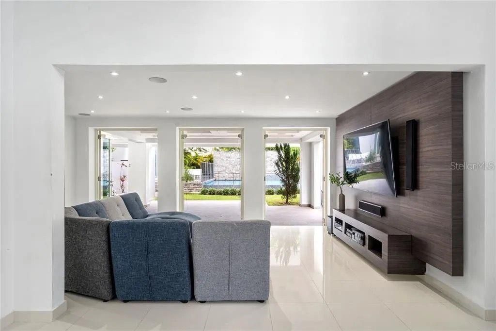 Image 19 of property listing at 354 DORADO BEACH EAST, Dorado, PR 00646