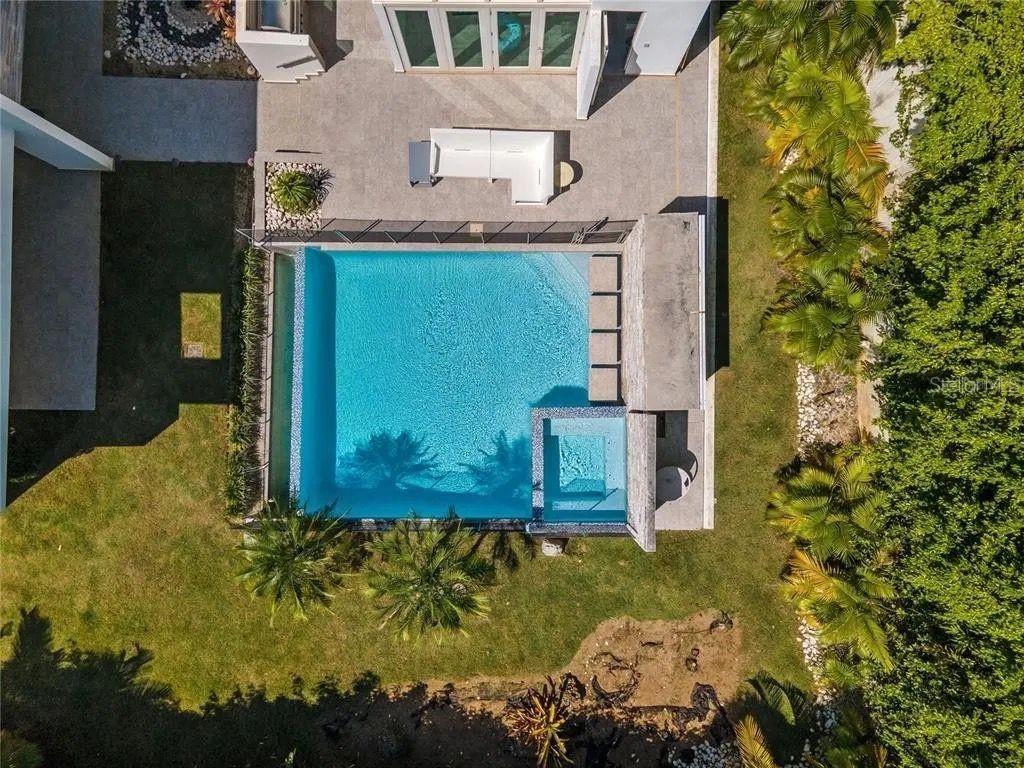Image 3 of property listing at 354 DORADO BEACH EAST, Dorado, PR 00646