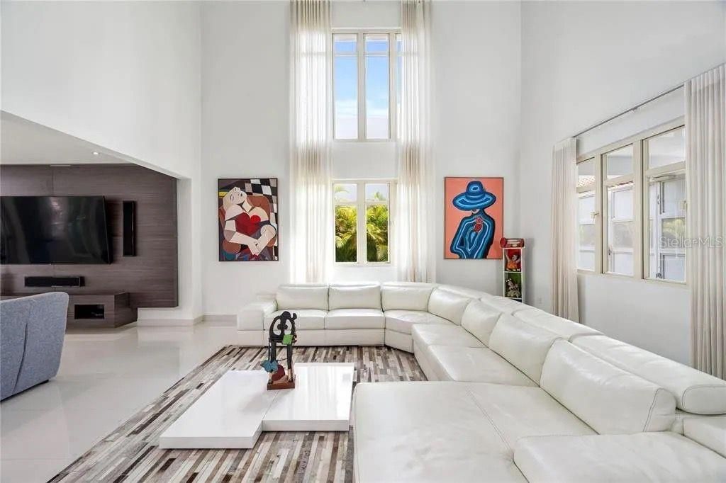 Image 4 of property listing at 354 DORADO BEACH EAST, Dorado, PR 00646