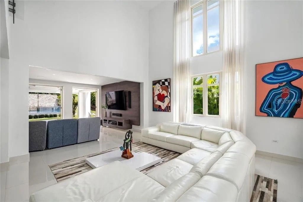 Image 5 of property listing at 354 DORADO BEACH EAST, Dorado, PR 00646