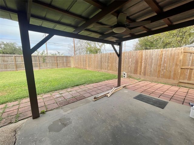 1225 Clover Drive, Angleton, TX 77515