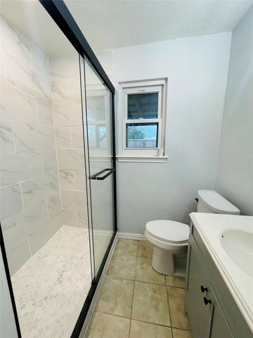 1225 Clover Drive, Angleton, TX 77515