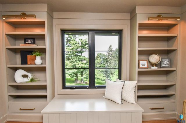 1808 E Edgewood Rd Road, Sioux Falls, SD 57103