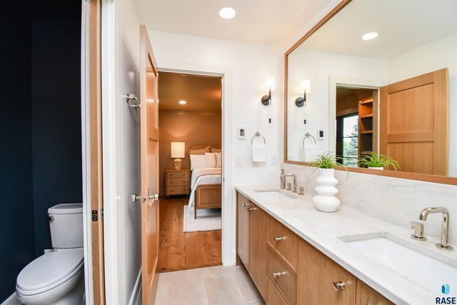 1808 E Edgewood Rd Road, Sioux Falls, SD 57103