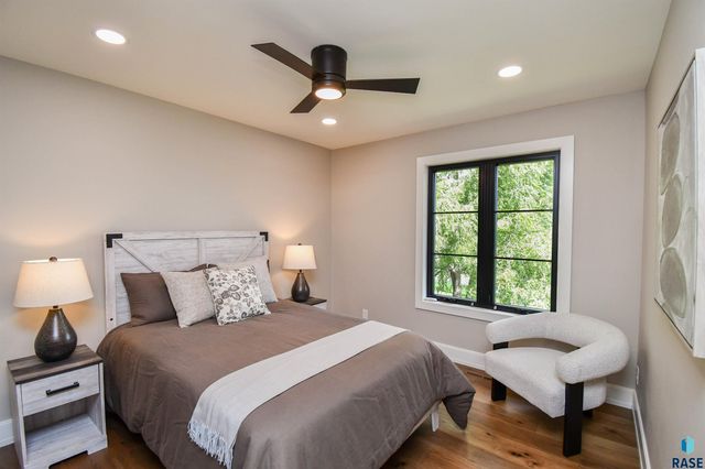 1808 E Edgewood Rd Road, Sioux Falls, SD 57103