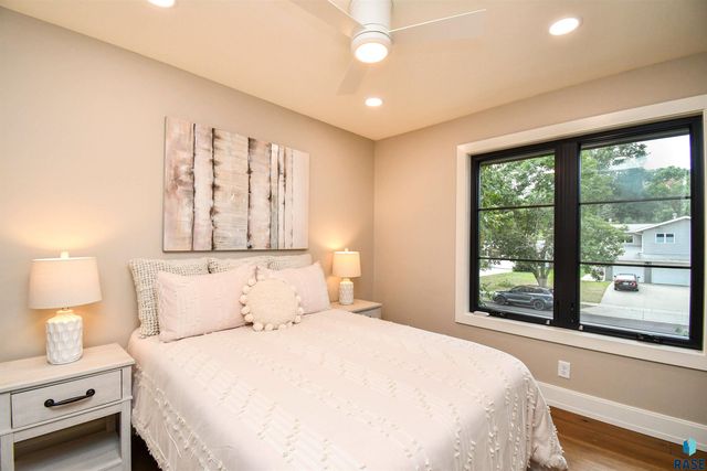 1808 E Edgewood Rd Road, Sioux Falls, SD 57103