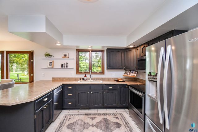 1808 E Edgewood Rd Road, Sioux Falls, SD 57103