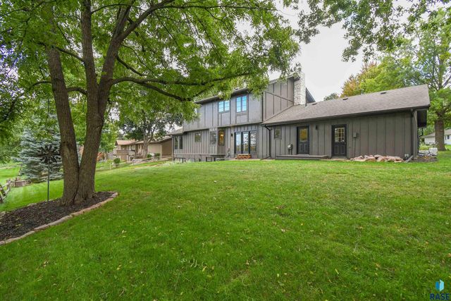 1808 E Edgewood Rd Road, Sioux Falls, SD 57103