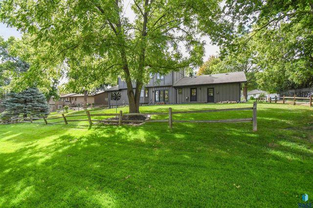 1808 E Edgewood Rd Road, Sioux Falls, SD 57103