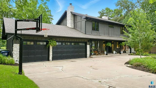 1808 E Edgewood Rd Road, Sioux Falls, SD 57103