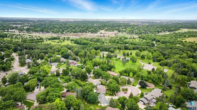 1808 E Edgewood Rd Road, Sioux Falls, SD 57103