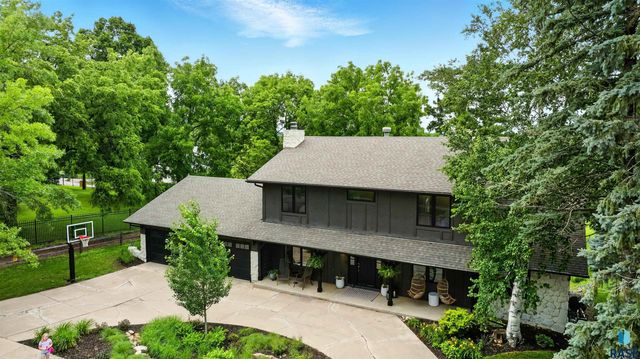 1808 E Edgewood Rd Road, Sioux Falls, SD 57103