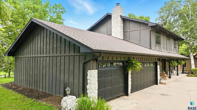 1808 E Edgewood Rd Road, Sioux Falls, SD 57103
