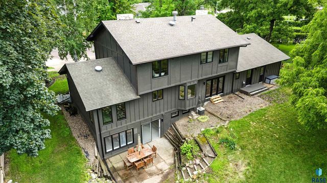 1808 E Edgewood Rd Road, Sioux Falls, SD 57103