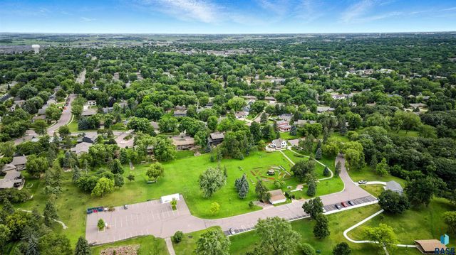 1808 E Edgewood Rd Road, Sioux Falls, SD 57103