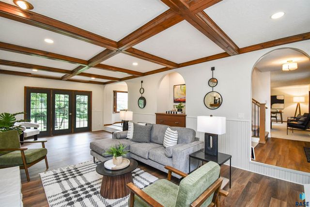 1808 E Edgewood Rd Road, Sioux Falls, SD 57103