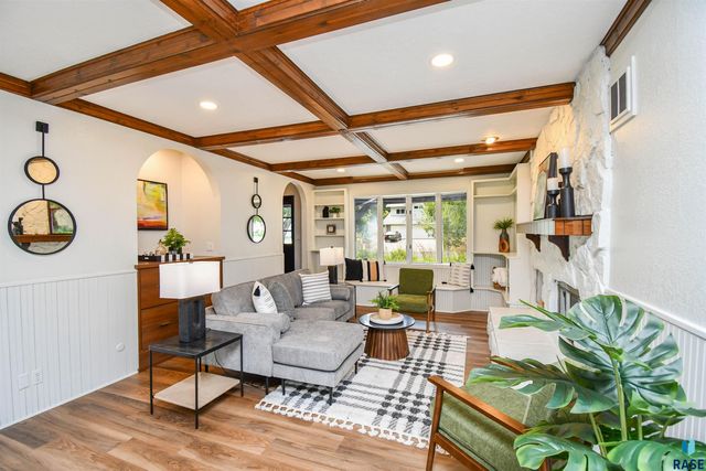 1808 E Edgewood Rd Road, Sioux Falls, SD 57103