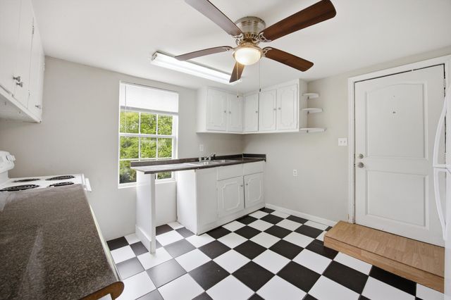 2111 Chamberlain Avenue, Chattanooga, TN 37404