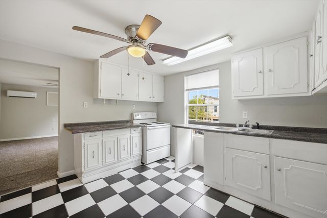 2111 Chamberlain Avenue, Chattanooga, TN 37404