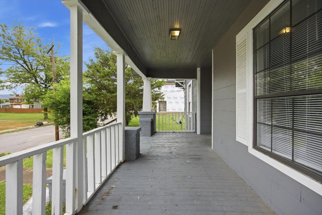2111 Chamberlain Avenue, Chattanooga, TN 37404