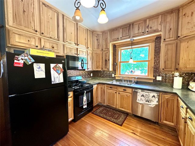 1137 West Street, Grinnell, IA 50112
